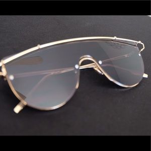 Woman top gold trim sunglasses